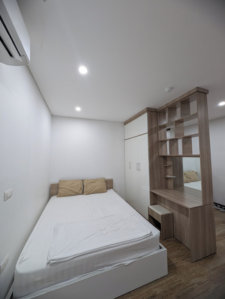 Era Apartment Lac Long Quan
