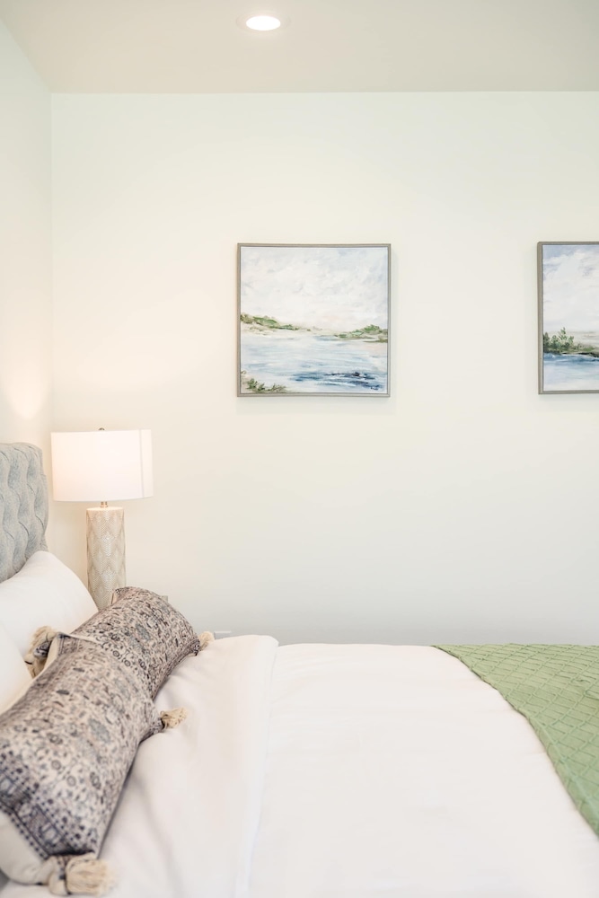 Stylish 3BR Oasis in Palm Desert Near El Paseo Zoo