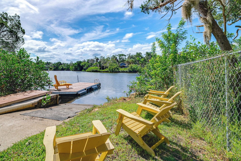 Dock, Hot Tub & Games: Crystal River Family Gem