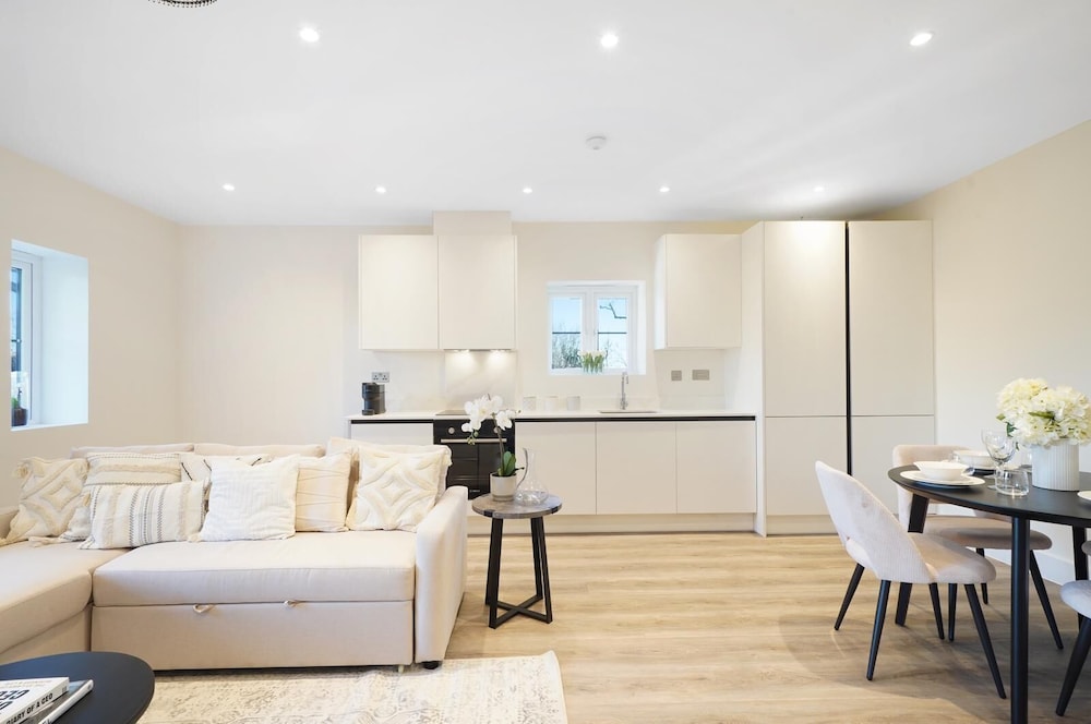 105B Beechwood Grove Flat