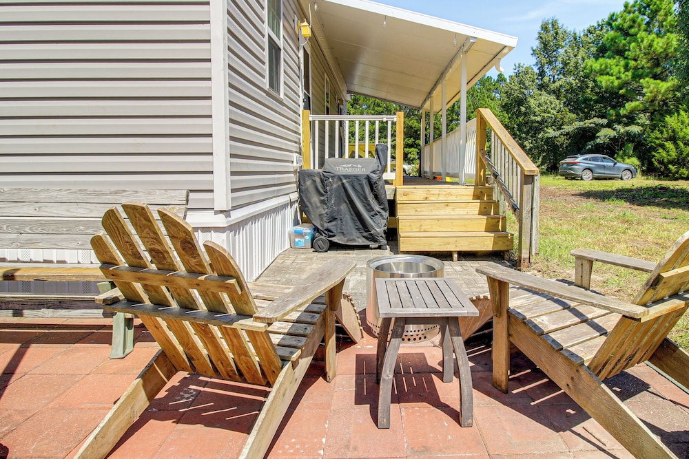 3 Mi to Icw: Coastal Carolina Home w/ Pool Access
