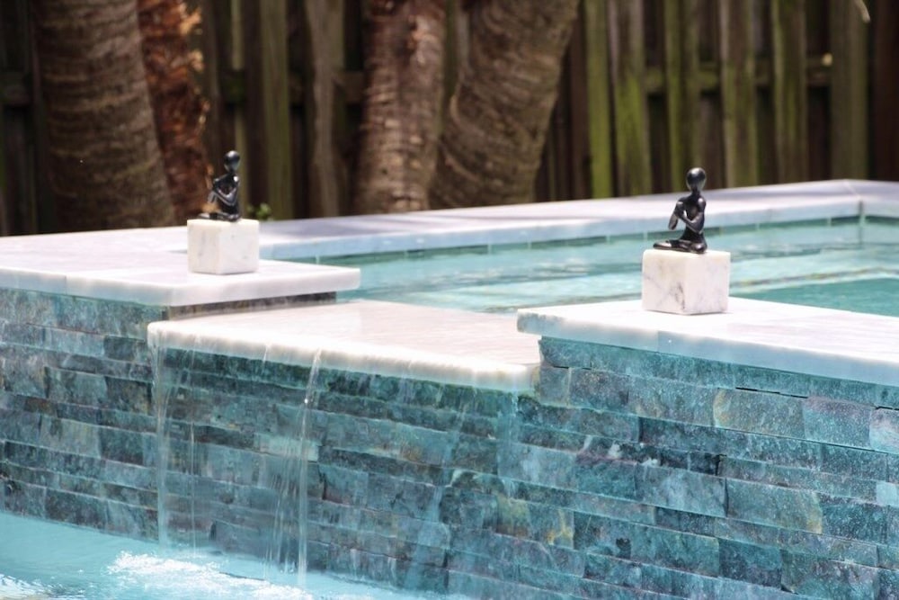 Friendly Fox Luxury Pool & Spa - Near Dt & Beach 4 Bedroom Home