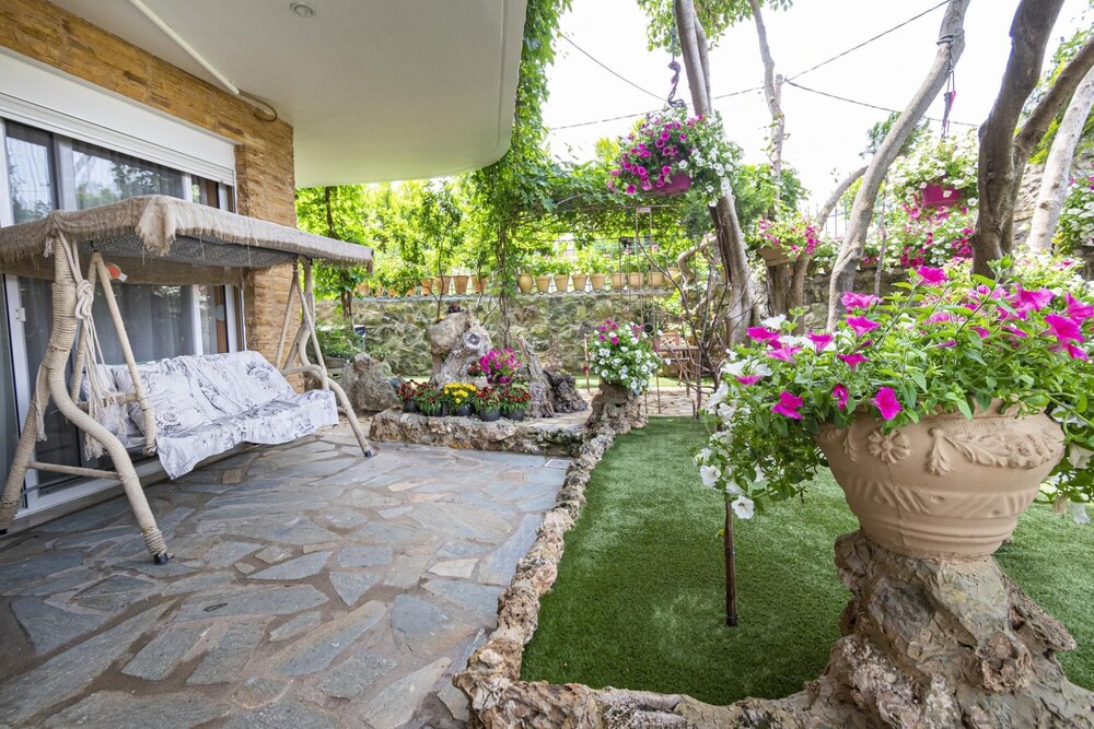 Villa Suzi No1 by Travel Pro Services photo 5