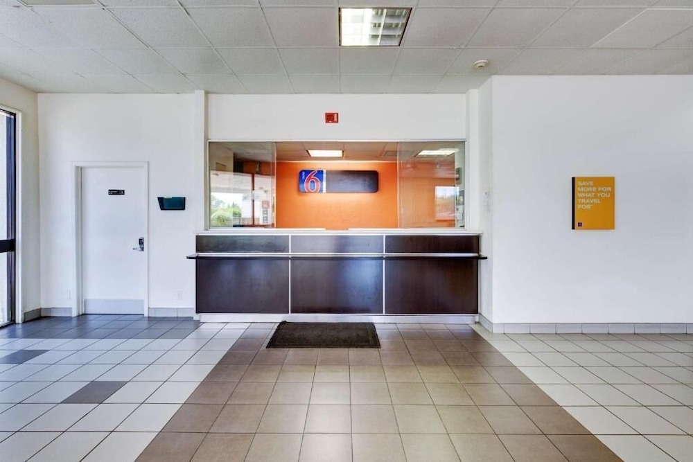 Executive Inn & Suites