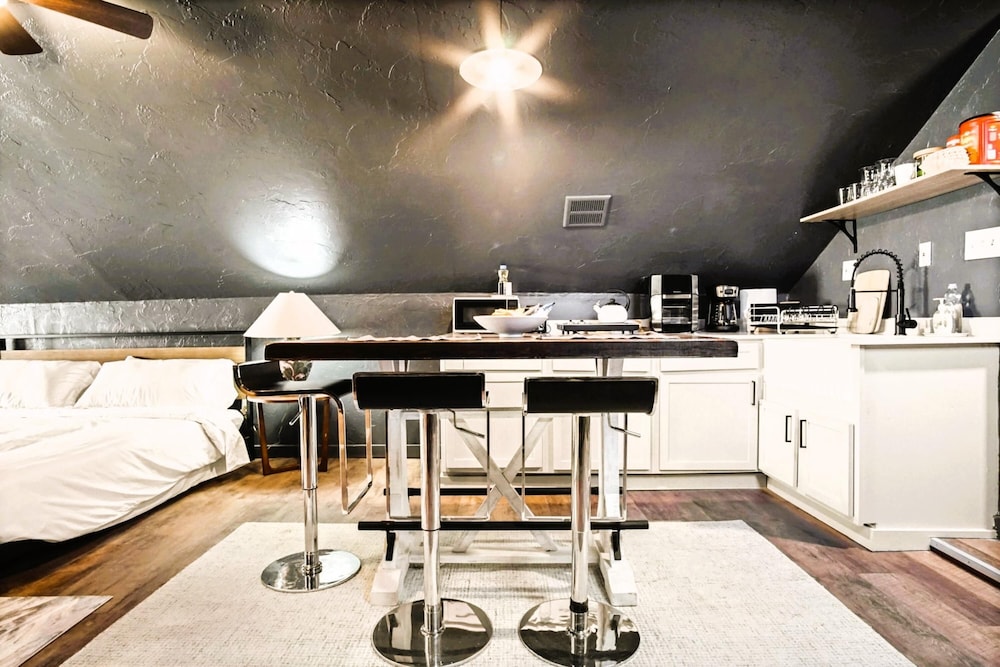 Oklahoma City Vacations - 3-story 6-bedroom 4 Bathrooms 3min-asian Dist - Property Image 106