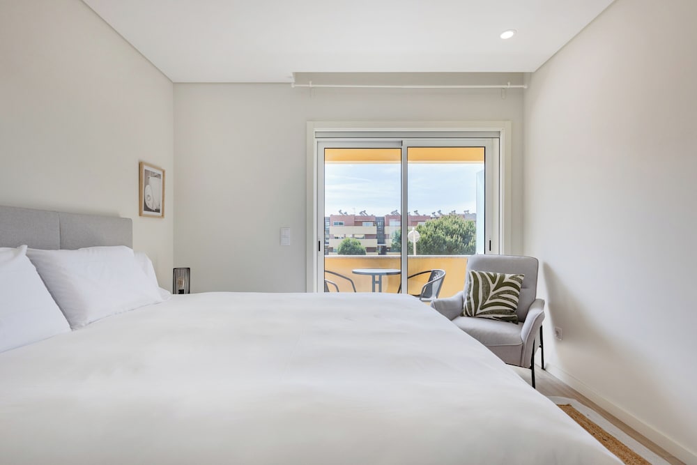 The Pine Flat with Pool at Furadouro