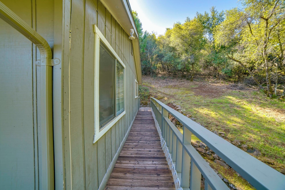 2 Mi to Clear Lake Access: Norcal Getaway