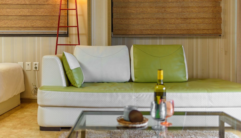 Tongyeong Honey Spa Pension