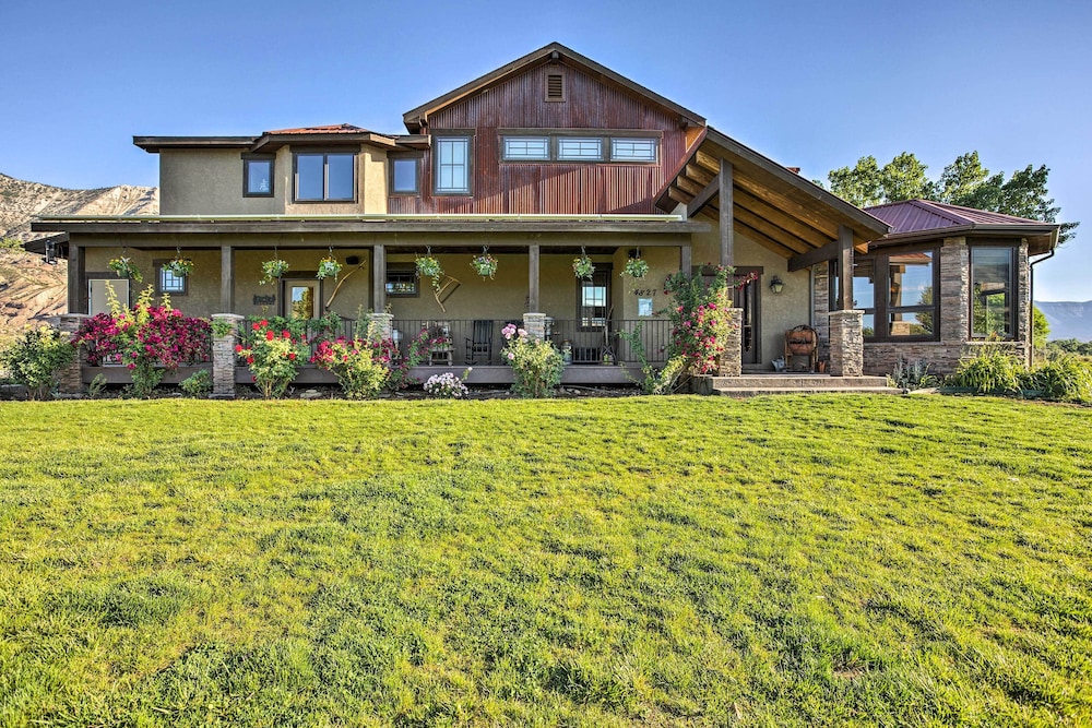 Luxury Waterfront Parachute House w/ Fire Pit!