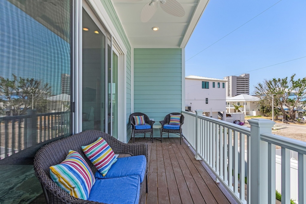 209 Seabreeze Escape: NEW Spacious 5-Bedroom Pool Home 5 Home