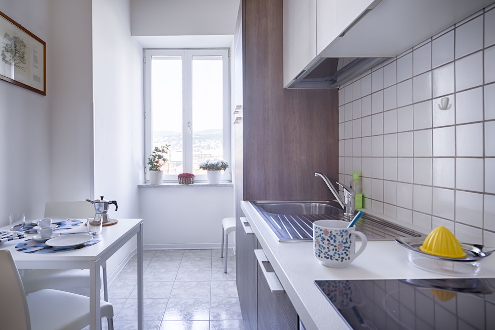 Oltremare Modern Flat en Trieste — kitchen