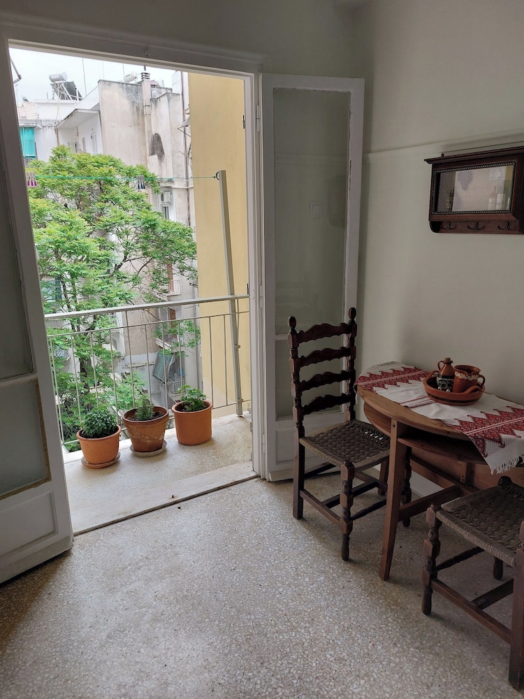 Retro Stay Athens