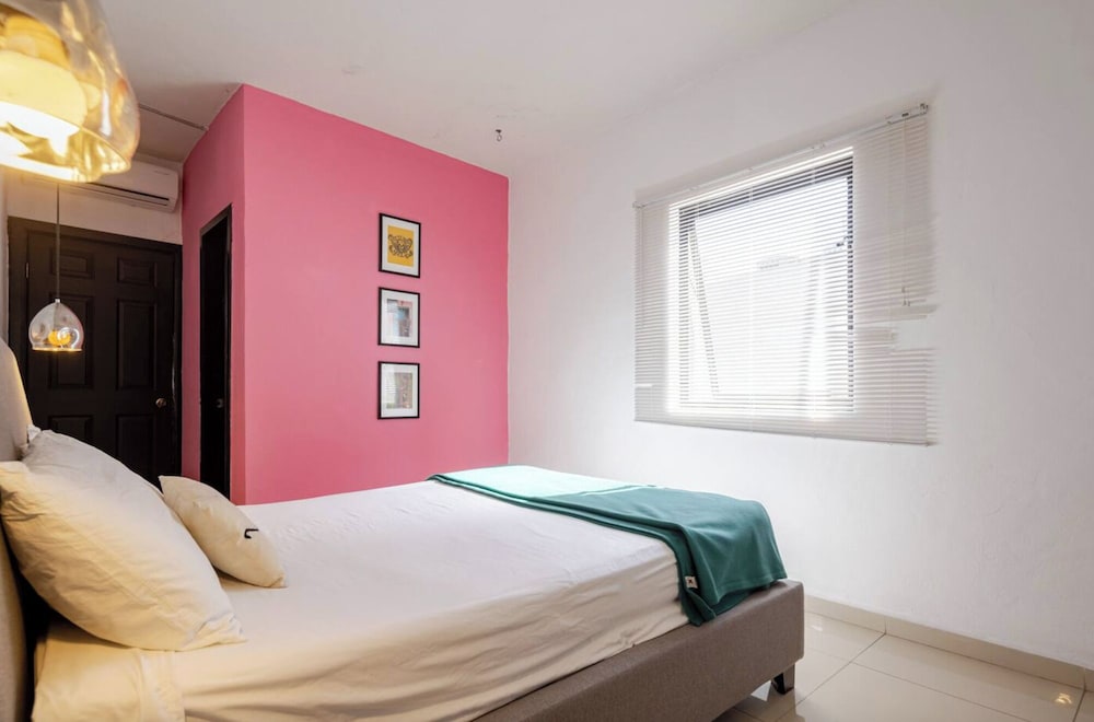Adhoc Boutique Barrio Antiguo