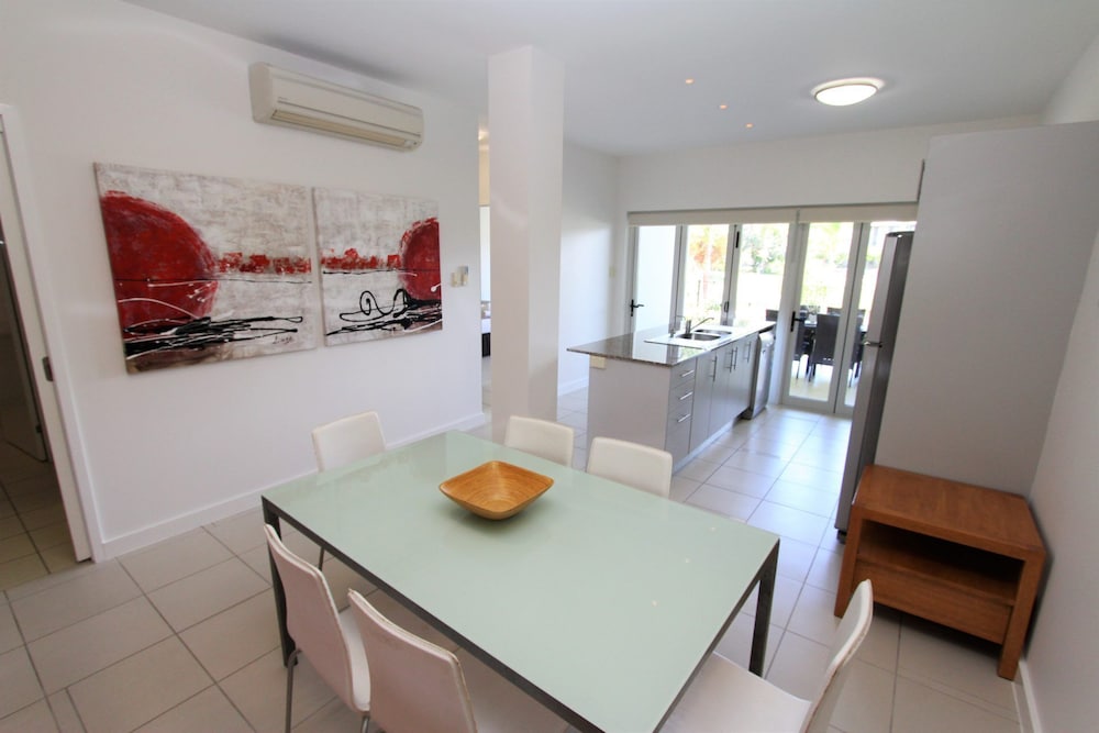 Beachside Apartment 5 view 3