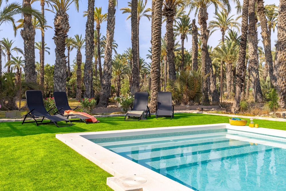 Historical Palms Villa by Fidalsa