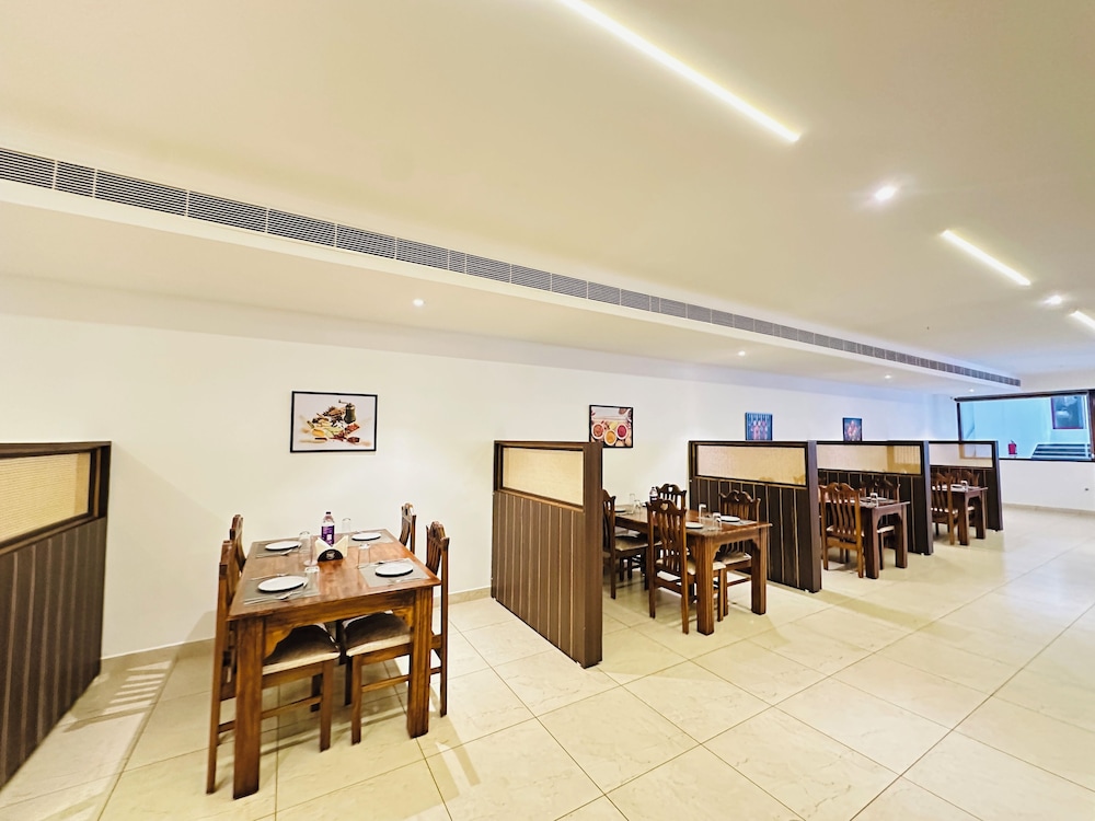 Shambhavi Hotel & Convention Centre
