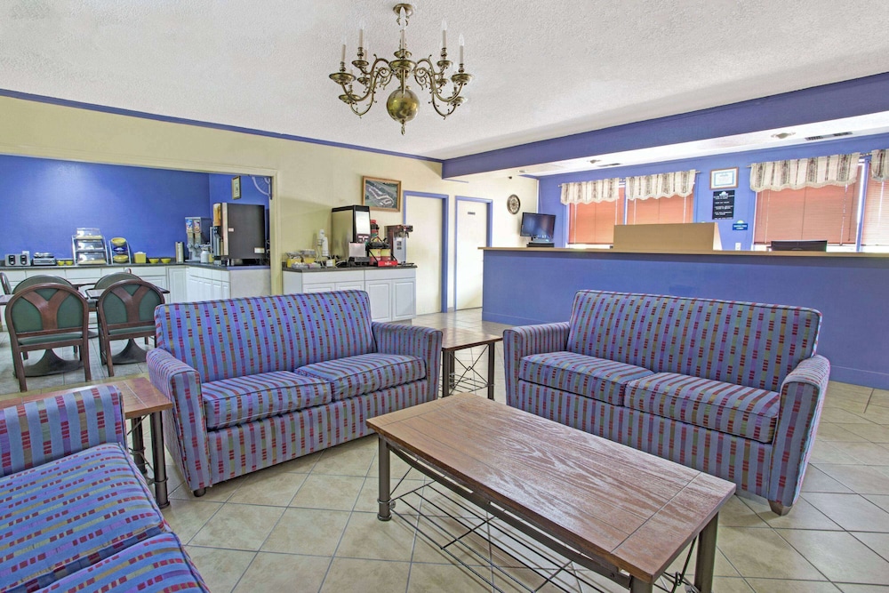 Days Inn by Wyndham Benson view 2