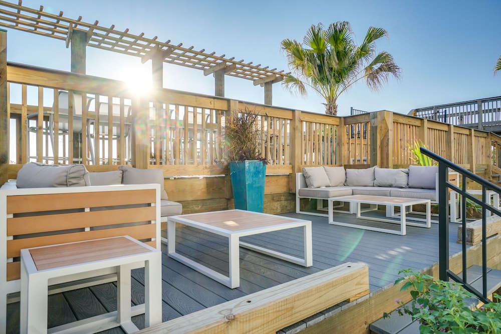 Beachside Towers at Sandestin by Panhandle Getaways