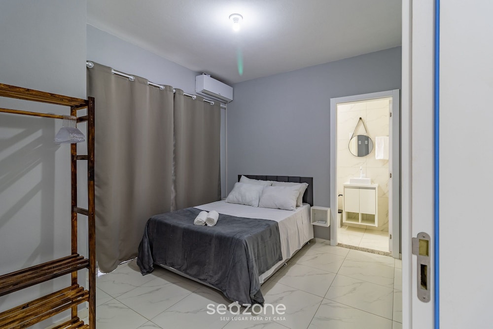 2BR Duplex Near Beach w/ Garage Rrt0098