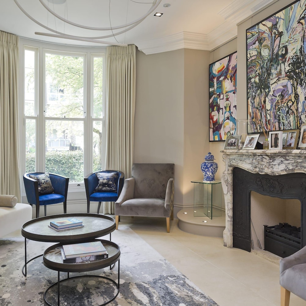 Astounding 7bed Notting Hill Family Home w Private Garden Games Room Parking