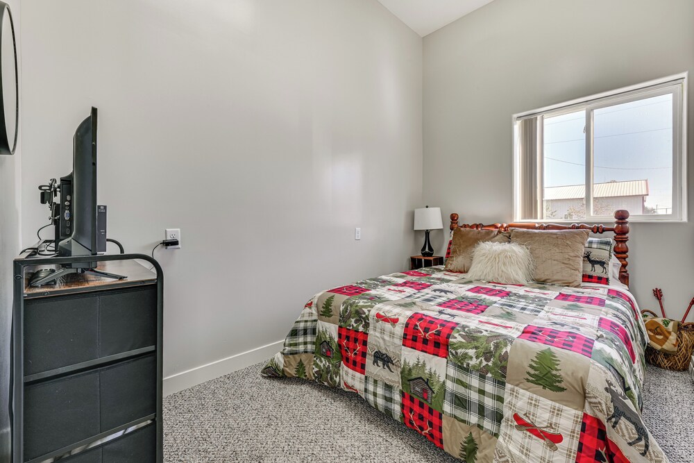 Charming Iowa Home: 1 Mi to Golf view 4