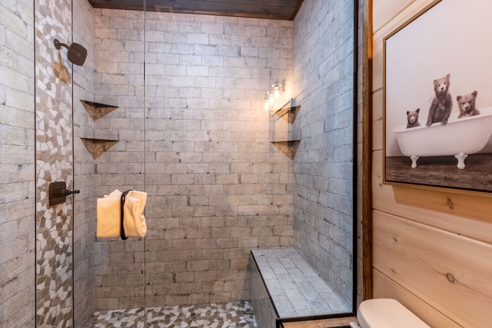 Raccoon Ridge Retreat - Gatlinburg Mountain Escape