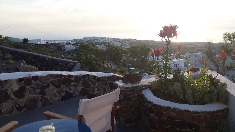 Alonistra Oia Houses