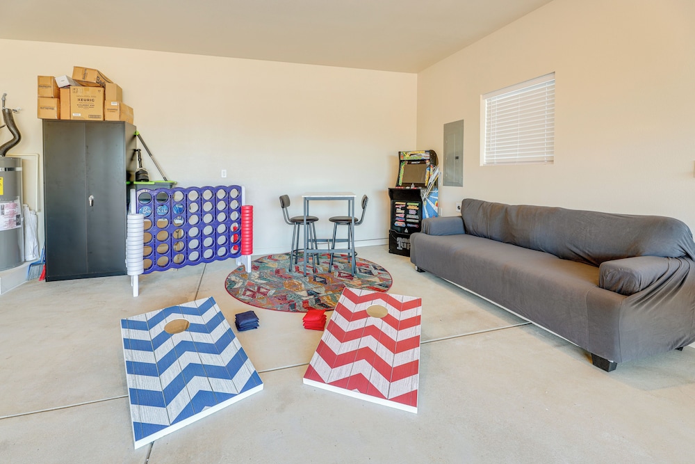 Family-friendly Florence Home: 3 Mi to the Coast!