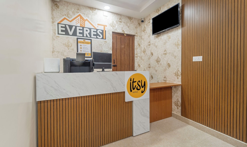 Itsy Hotels Everest Leela Residency
