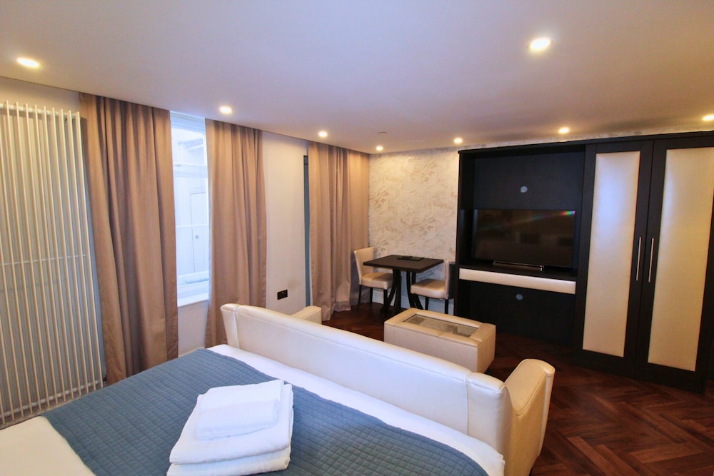 Baker Street Apartments by Viridian Apartments