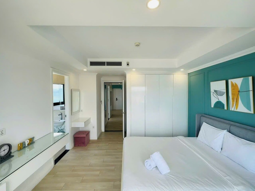 Gold Coast Balcony Serviced Apartment