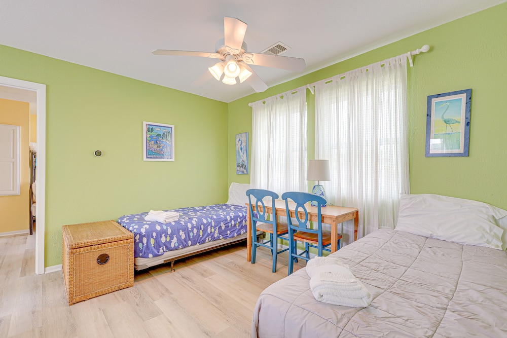 Steps to Beach: Galveston Vacation Rental! view 5
