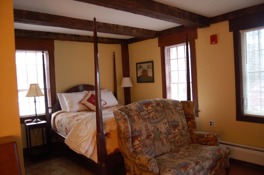 New Hampshire Mountain Inn
