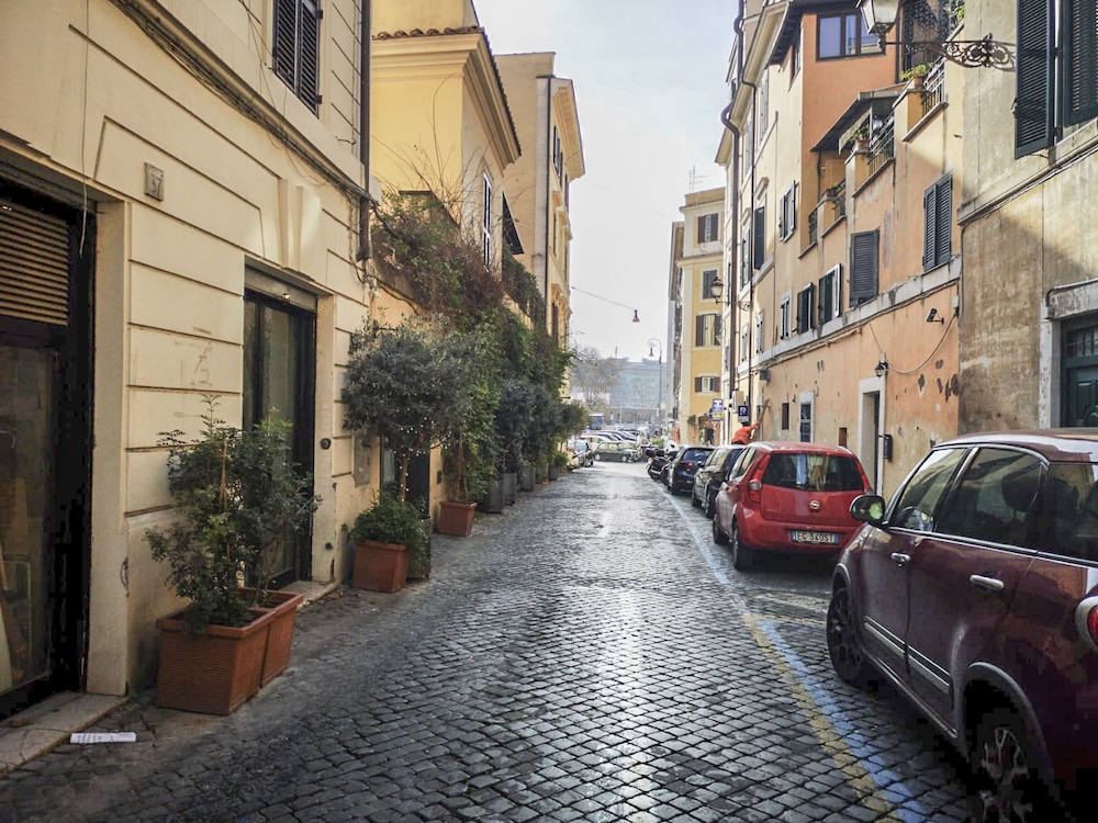 Flatinrome Trastevere Deluxe Rooms