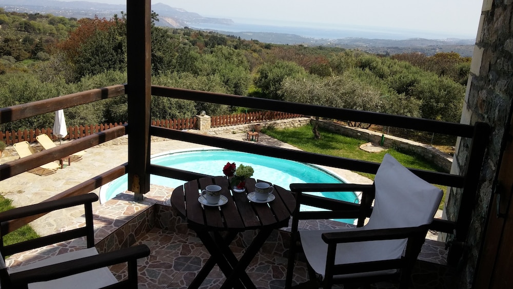 Stratos Villas