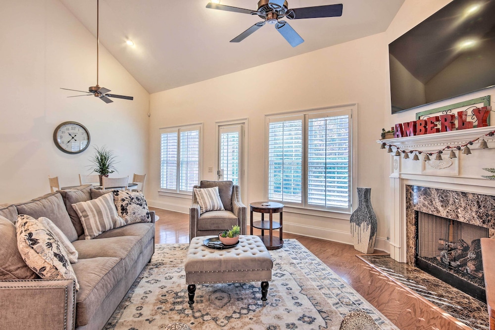 Upscale Home w/ Poker Room < 1 Mi to Golf!
