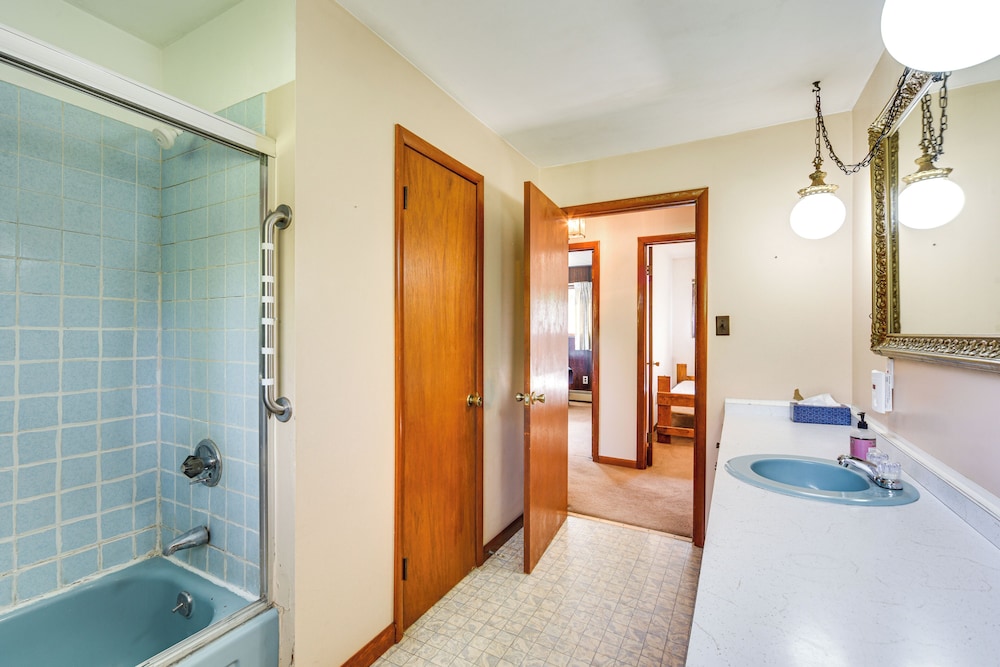 Fisher's Retreat: Hayward Home, Near ATV Trails!