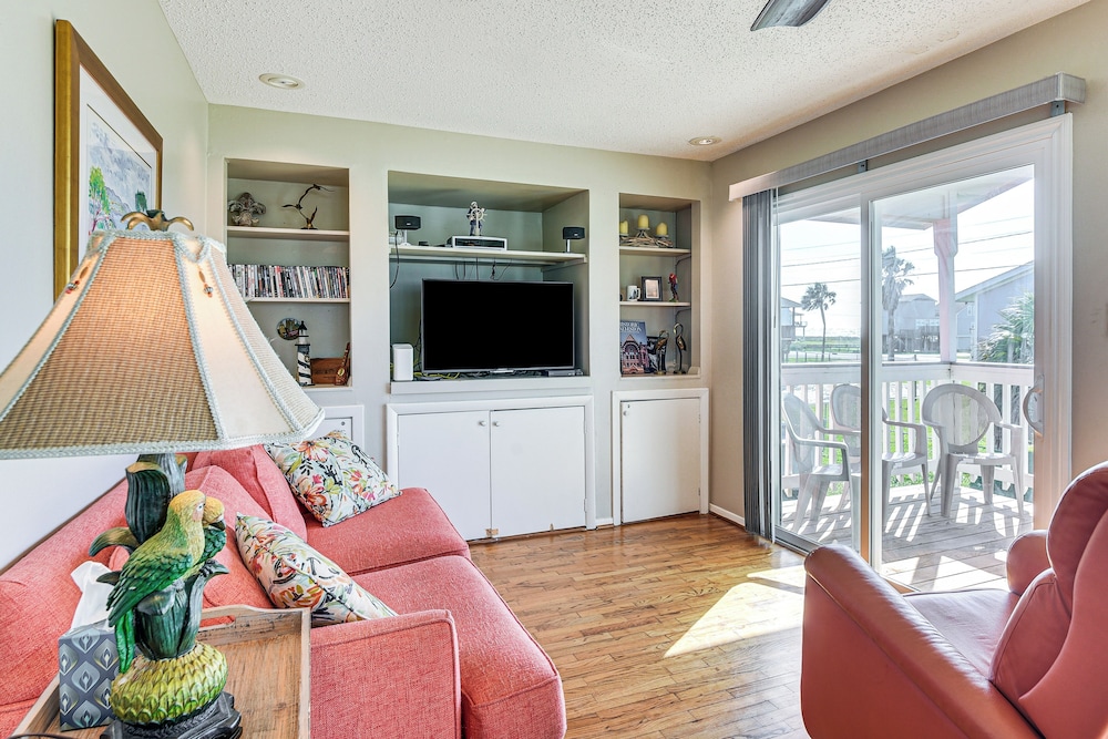 Walk to Beach: Galveston Home w/ Patio & Balcony!