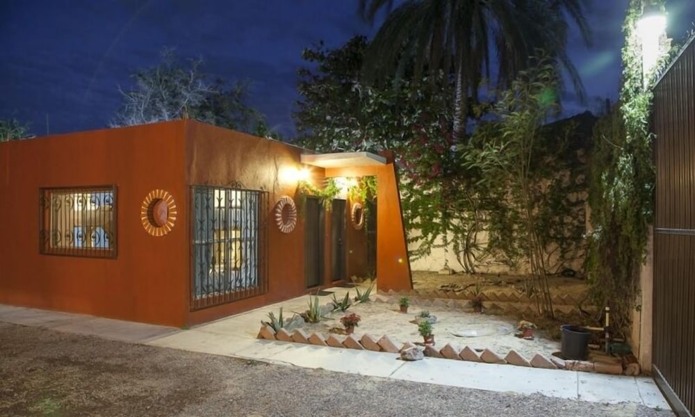 Hotel Peace Hostel - Image 1