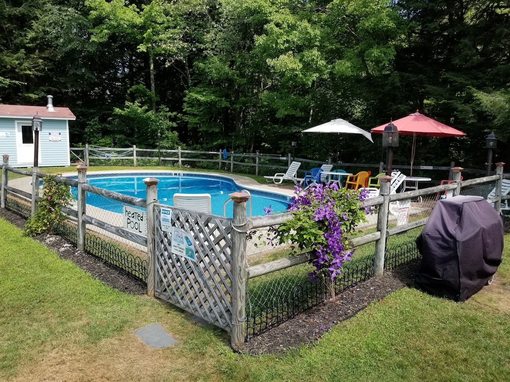 White Mountain Motel And Cottages
