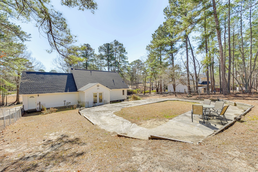 Cozy Couple's Getaway w/ Private Yard in Cameron