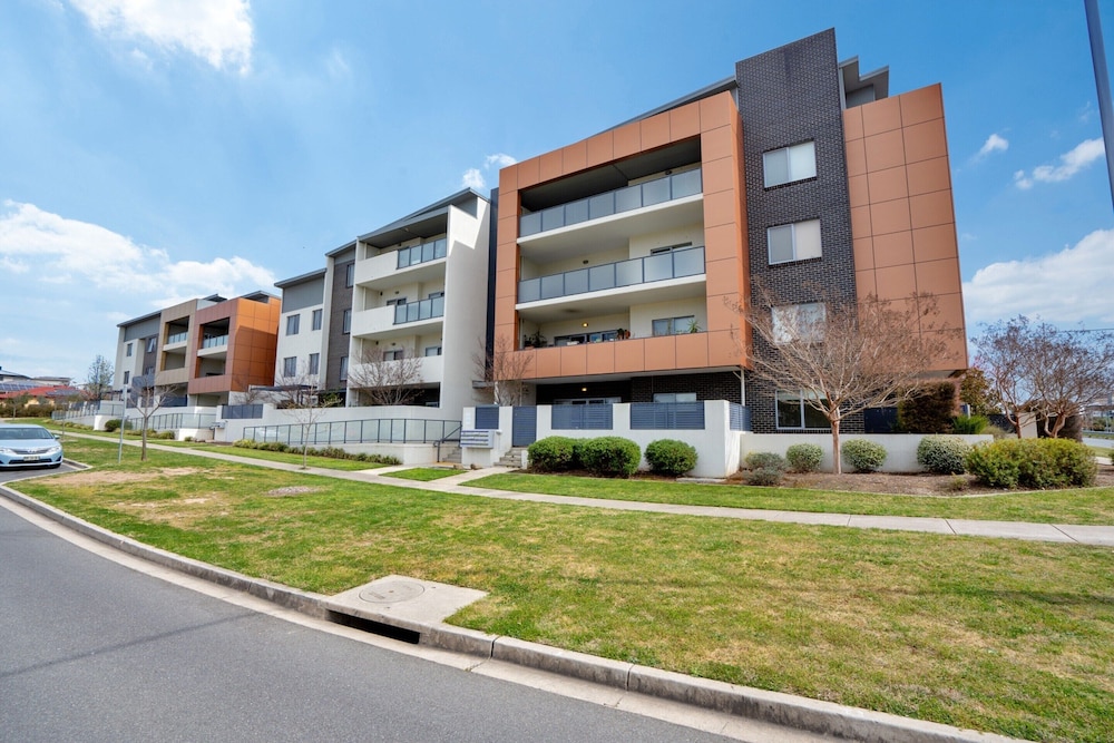 Ground Level 1-bed: Courtyard & Alfresco Dining