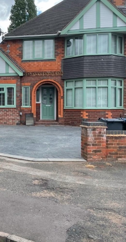Chic Chestnut House in Birmingham