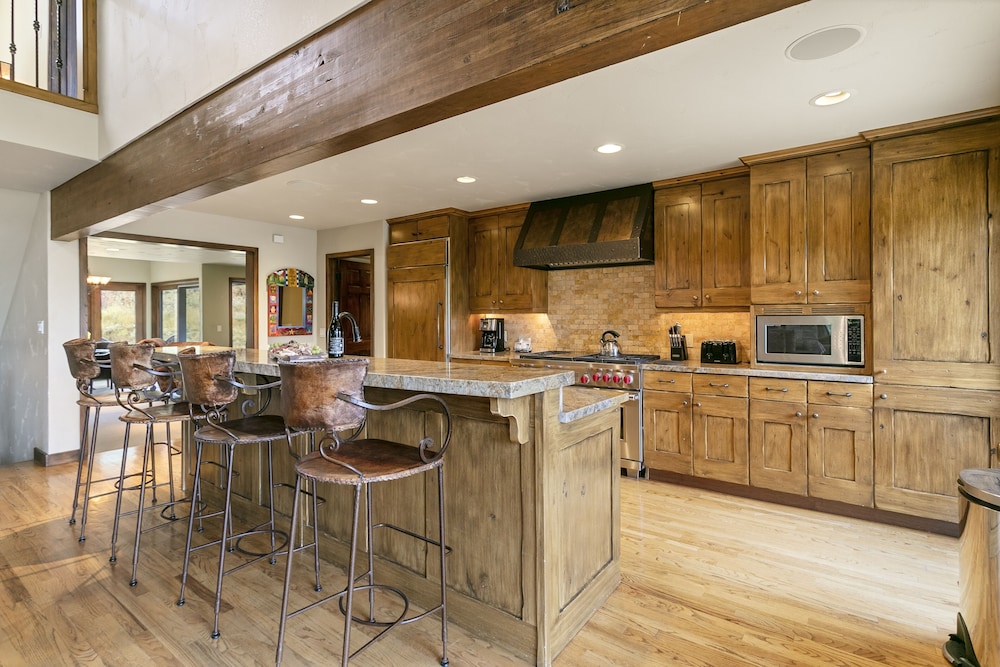 Upper Telemark Drive Home at Deer Valley Resort - 7 Bedroom Home with Hot Tub #2960 7 Home