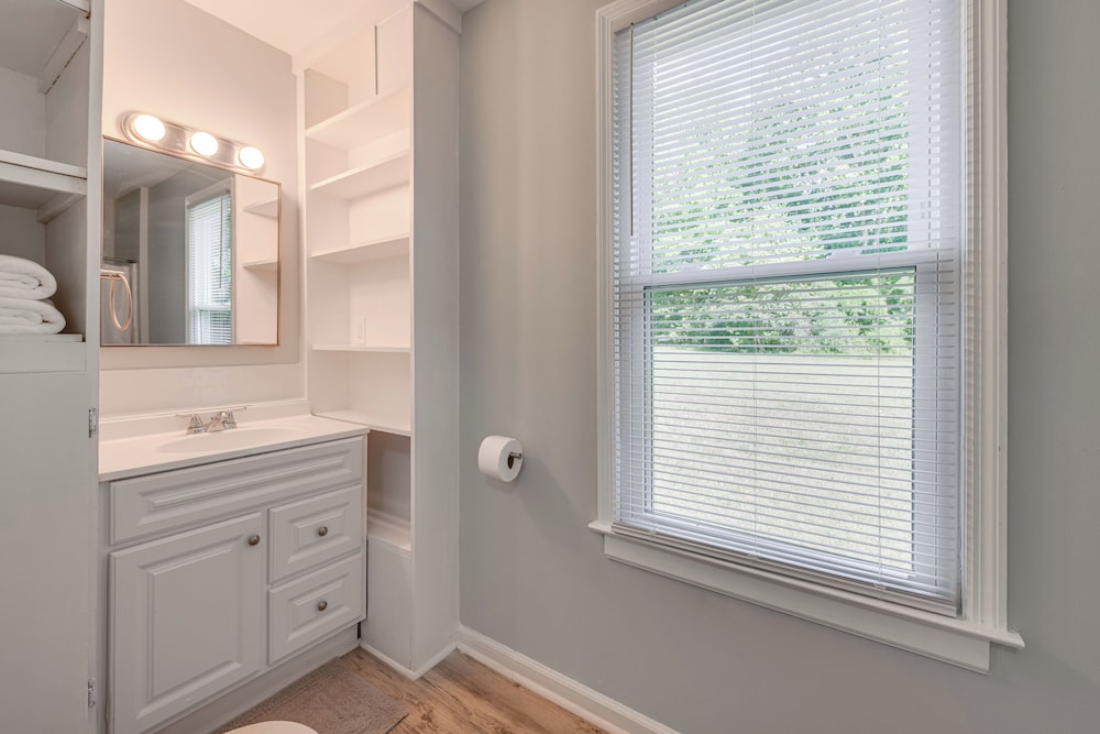 11 Mi to Fort Lee: 30-acre Retreat w/ Scenic Views