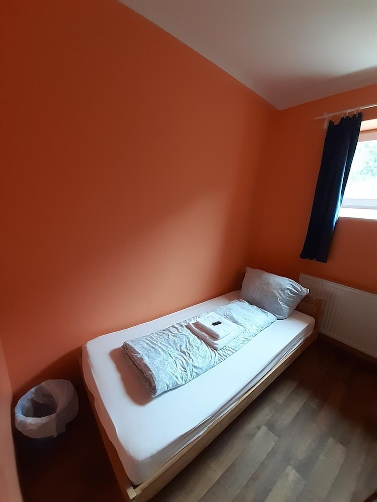 2-Rent Group Hostel Rooms&Apartments TUB19A