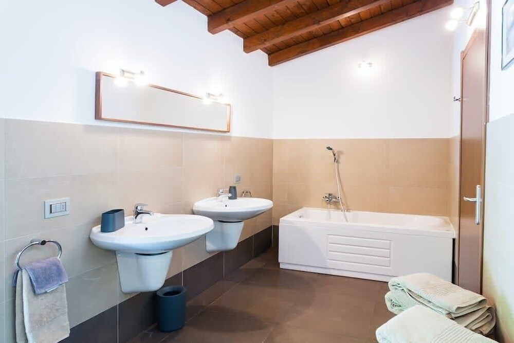 Dumenza Villas