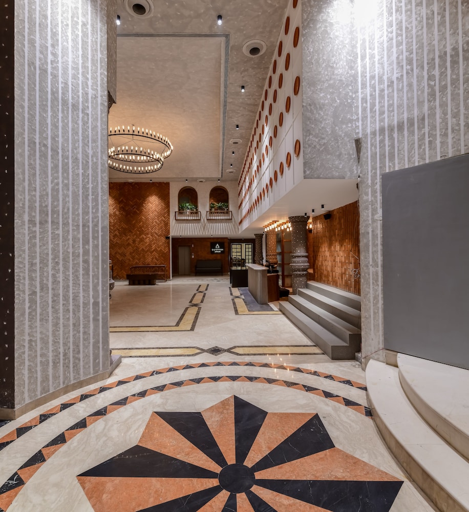 Lobby & Reception