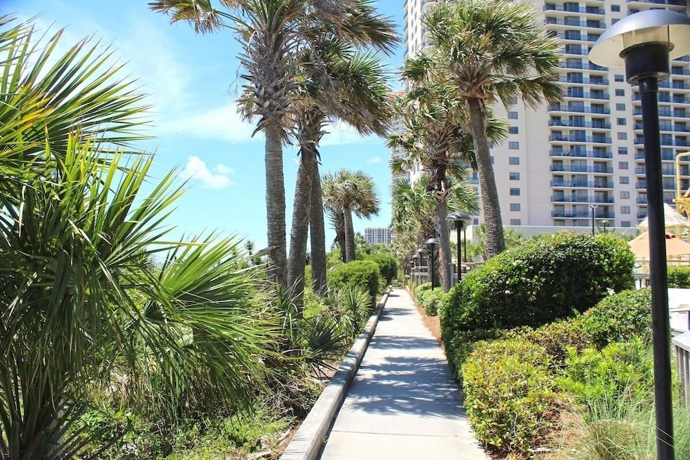 Canterbury Court 6 E 3 Bedroom Apts