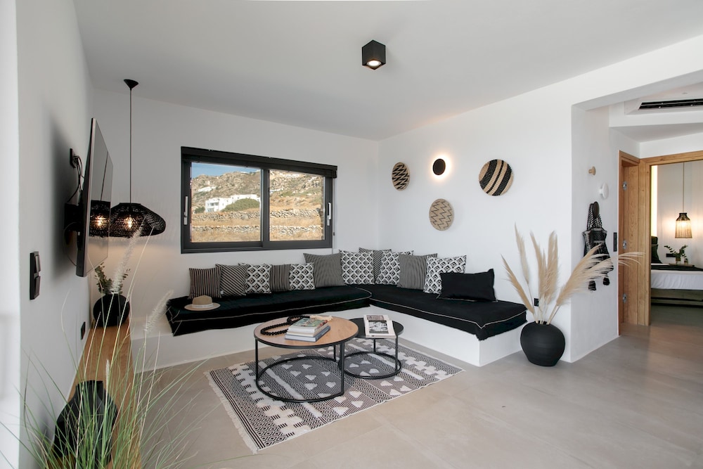 Villa Anamnisis With 5 Bedrooms and 5 5 Bathrooms